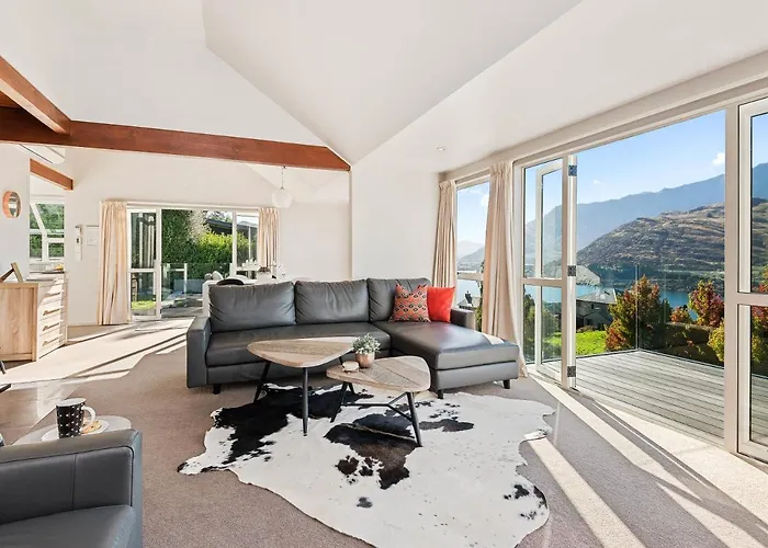 Wakatipu Views - Queenstown Holiday Home